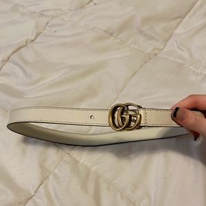 Gucci skinny belt size 70